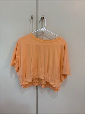 Women's Peach Cropped Short Sleeve Top